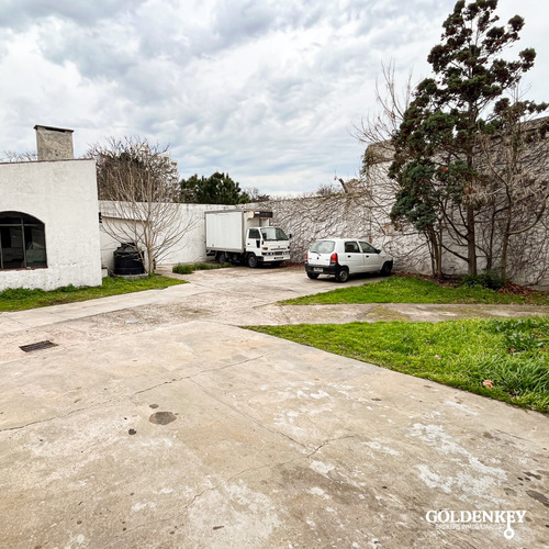 Venta Logística Depósito Y Oficinas Barrio La Blanqueada
