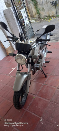 Imagem 2 de 9 de Honda Twister