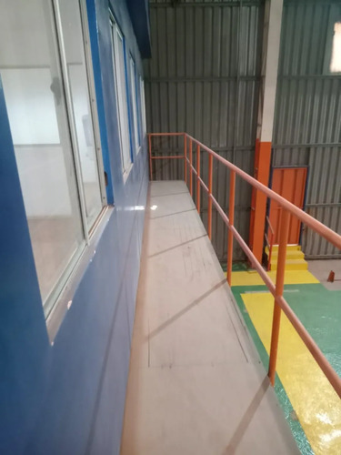 Venta Sitio Con Galpones Y Equipamiento En El Barrio Indust