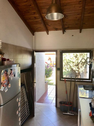 Imagen 27 de 30 de Hermosa Casa De 3 Ambientes Con Jardín Y Piscina En Venta - Turdera