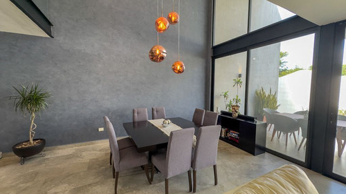 Casa En Venta Con Paneles Solares En Privada Residencial Parque Natura, Merida.