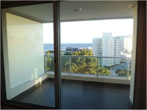 Venta De Apartamento 2 Dormitorios, En Playa Brava.