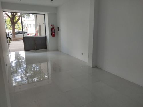 Imagen 3 de 7 de Local Comercial En Venta Frente Al Hospital Velez Sarfiel (monte Castro) A Estrenar Muy Buena Zona.
