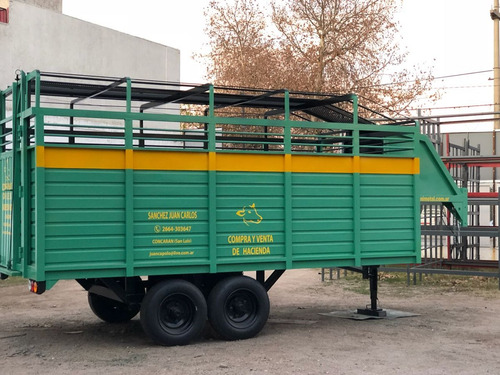 Imagen 1 de 5 de Trailer Para Animales 8.000kg. Cigüeña. Lateral Fibra Lcm