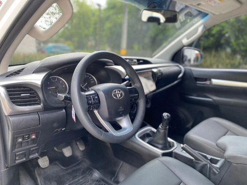 Imagen 9 de 24 de Toyota Hilux 2.4 Td Mt 4x4