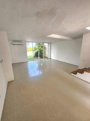 Townhouse Obra Blanca En Puerto Morrocoy, Parque Nacional Morrocoy En Tucacas.