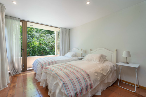 Casa Con Excelente Ubicación En Zapallar