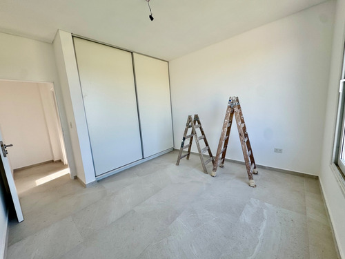 Venta De Casa A Estrenar En Barrio Cerrado Village Joven
