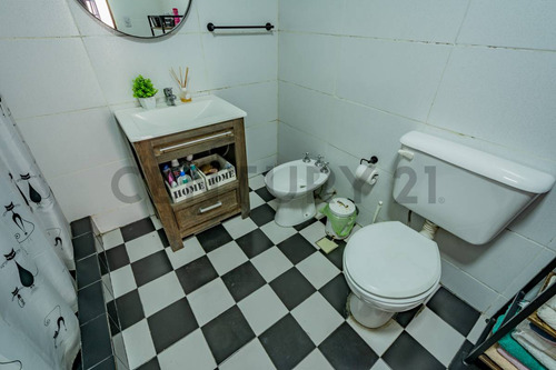 Casa De 3 Ambientes Con Jardín, Patio Y Terraza Lote Propio En Sarandí