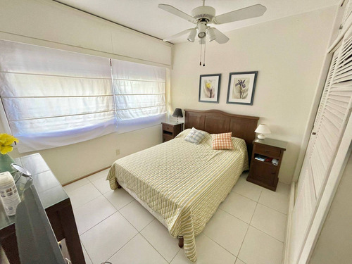 Imagen 4 de 10 de Venta Apartamento Amoblado Con 2 Dormitorios Y Garaje En Punta Del Este Parada 2 Brava