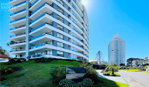 Venta. 2 Dormitorios. Punta Del Este. Playa Brava. A Metros Del Mar.
