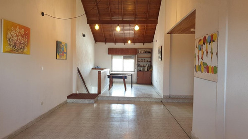 Imagen 5 de 13 de Chalet En Venta 7 Ambientes En Castelar Norte
