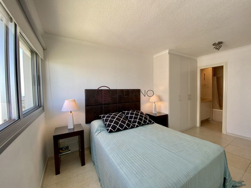 Imagen 13 de 19 de Hermoso Apto. Con Vista Al Mar En Edificio Con Servicios! - Punta Del Este Brava