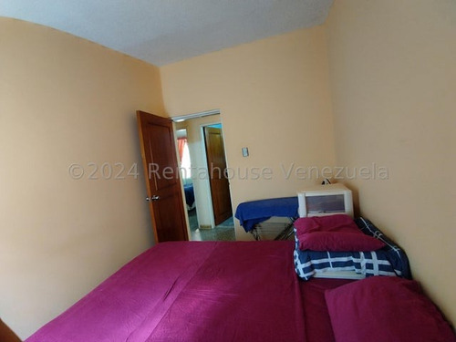 Casa En Venta Urb Corinsa, Cagua 24-28122 Hc