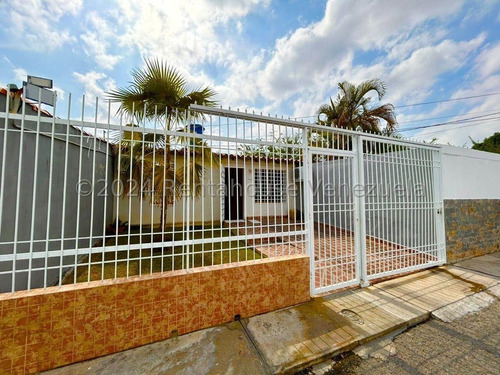 Casa En Venta En La Urb, Copacoa Cabudare Excelentes Condiciones, Con Amplios Espacios Donde Tendrás La Comodidad Para El Confort Familiar, Cuenta Con Cocina Y Sala De Baño Gabriela C.