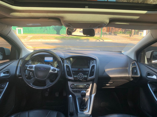 Imagen 7 de 18 de Ford Focus 4p 2.0l N Mt Titanium
