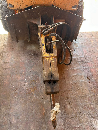Martillo Indeco Para Minicargadoras Con Punta Nueva.
