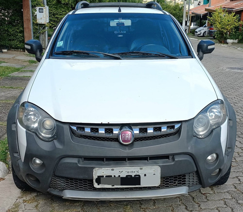 Fiat Strada 1.8 16v Adventure Cab. Dupla Flex Dualogic 3p