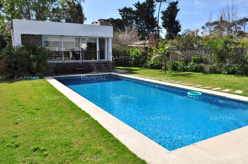 Espectacular Casa En Playa Mansa 3 Dormitorios A 150 Metros Del Mar-ref:28522