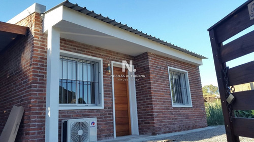 Casa En Venta De 3 Dormitorios.- Ref: 4098