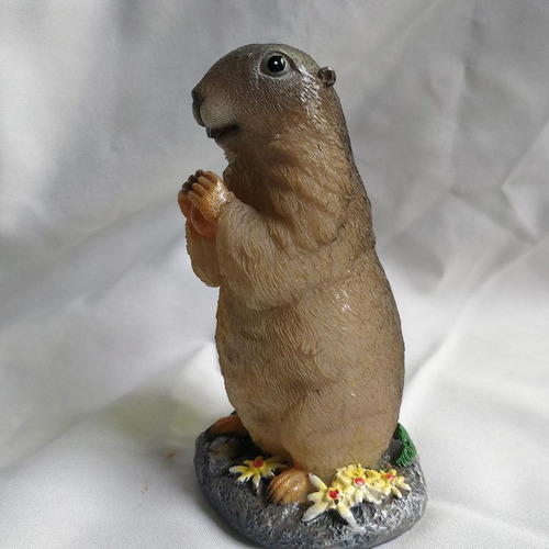 Apoyos De La Foto De La Escultura Del Jardín De La Marmota