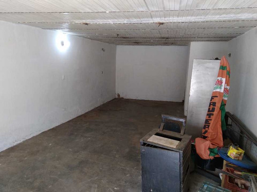 Imagen 2 de 8 de Local Comercial En Alquiler. Entre Urb. San José Y Piñonal. Maracay