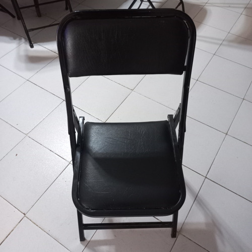 Paquete Mesa Redonda, 10 Sillas Plegables Con Mantel Y Funda (Usado)