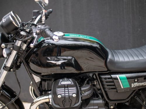 Imagen 8 de 15 de Moto Guzzi V7iii Special Inmaculada Usada Con Escapes Chnbyl