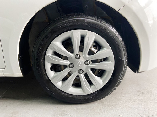 Imagem 9 de 9 de Hyundai Hb20 1.6 M 2017/2018 Branca