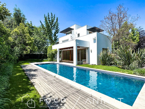 Casa En Venta De 6 Dorm. En Lo Barnechea