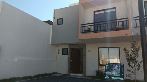 Venta De Casas En Ciudad Del Sol: 3 Recamaras, 2.5 Baños, Ro