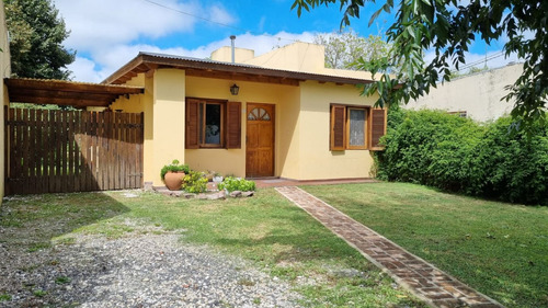 Venta De Casa 2 Dormitorios En General Mansilla, Bartolomé B