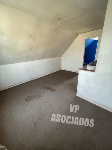 Prop Adjudica En Remate Casa De 3 Pisos Con 3 Dorm Y 3 Baños
