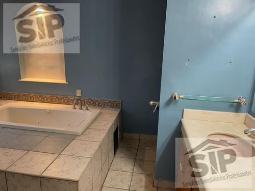 Casa En Venta En Lomas De Lourdes Al Sur De Saltillo
