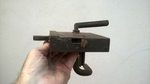 Antigua Robusta Cerradura Externa Con Pasador Puerta Campo (Usado)