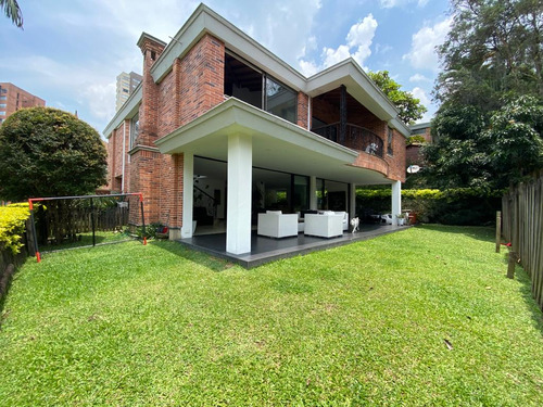 Casa En Venta En Benedictinos Envigado