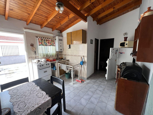 Venta Casa 2 Dormitorios Costa Azul Con Cochera