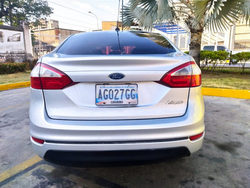 Imagen 5 de 11 de Ford Fiesta Titanium