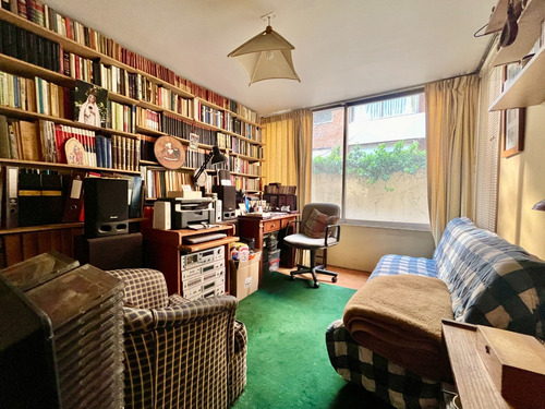 Amplio Departamento Con Excelente Ubicación En Providencia