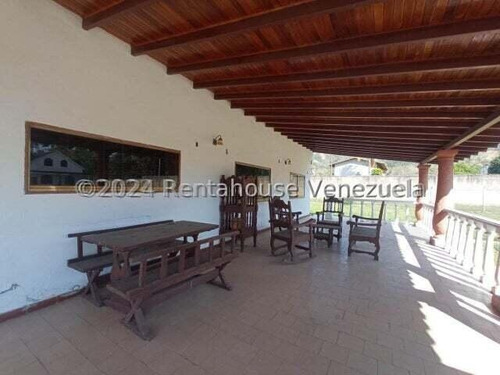 Amplia, Estilo Dúplex, 2.500 Mtrs De Terreno, Además, Cuenta Con Un Chalet De 170 Mtrs,, Canchas De Tenis Y De Usos Múltiples, Pinatero, Caney Y Parrillera. Todo Esto Dentro De Conjunto Privado