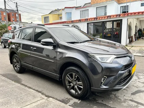 Toyota RAV4 2.0 Street