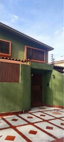 Imagen 7 de 7 de Venta De Amplia Casa Urb. El Parral Valencia Foc-937