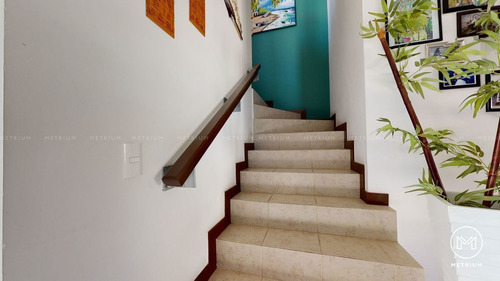 Imagen 9 de 17 de Casa En Venta En Encordada Del Valle Frente A Parque Con Exc