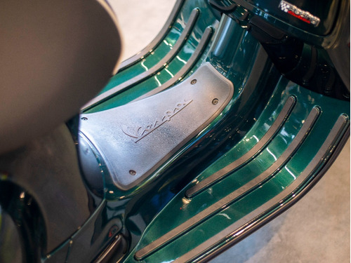 Imagen 25 de 25 de Vespa Gts Super 300 Racing Sixties Verde