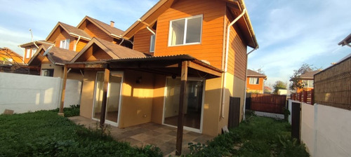 Hermosa Casa En Condominio Con Areas Verdes