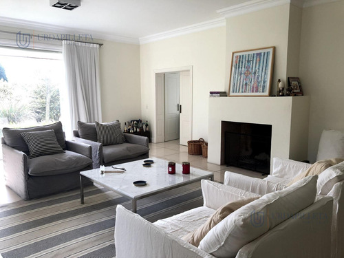 Casa De 5 Dormitorios En Venta- Lote De 2400m2 - Teresa Urdapilleta Propiedades