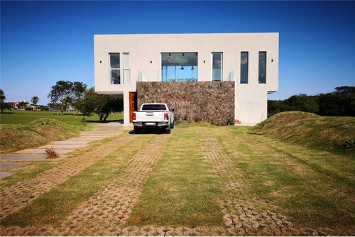 Imagen 2 de 29 de Casa Con Piscina En El Barrio Cerrado Agua Vista: 3 Habitaciones Y 3 Baños.