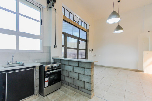 Galpon 74 Mts. Apto Comercial. Boedo. Acepta Departamento En Mar Del Plata.