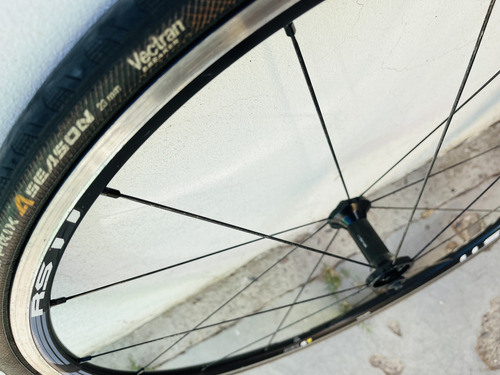 Rines De Ruta Shimano Wh-rs11 Ligeros Con Rayos Planos, 11v (Usado)