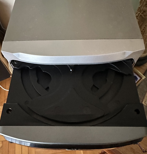 Equipo De Musica Lg Minicomponente 3 Cd Usb 2 Cas Radio Plateado 3000 W (Usado)